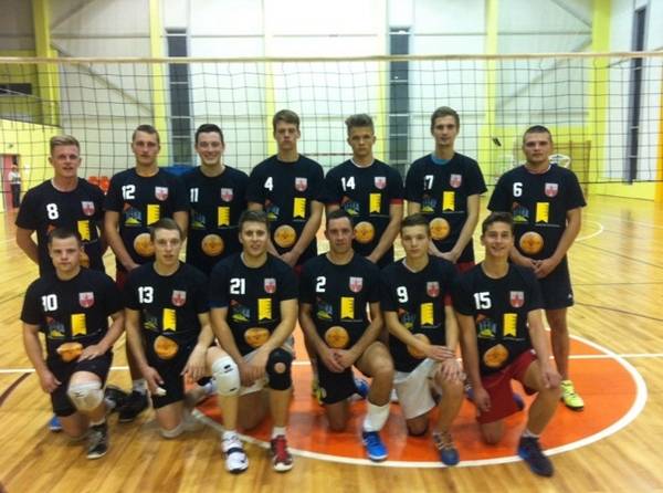 "Aizputes" volejbolistiem būs iesildīšanās krekli