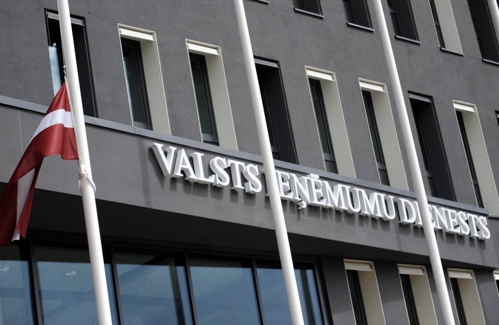 Nodokļu parāds 15 amatpersonas novedis līdz melnajam sarakstam