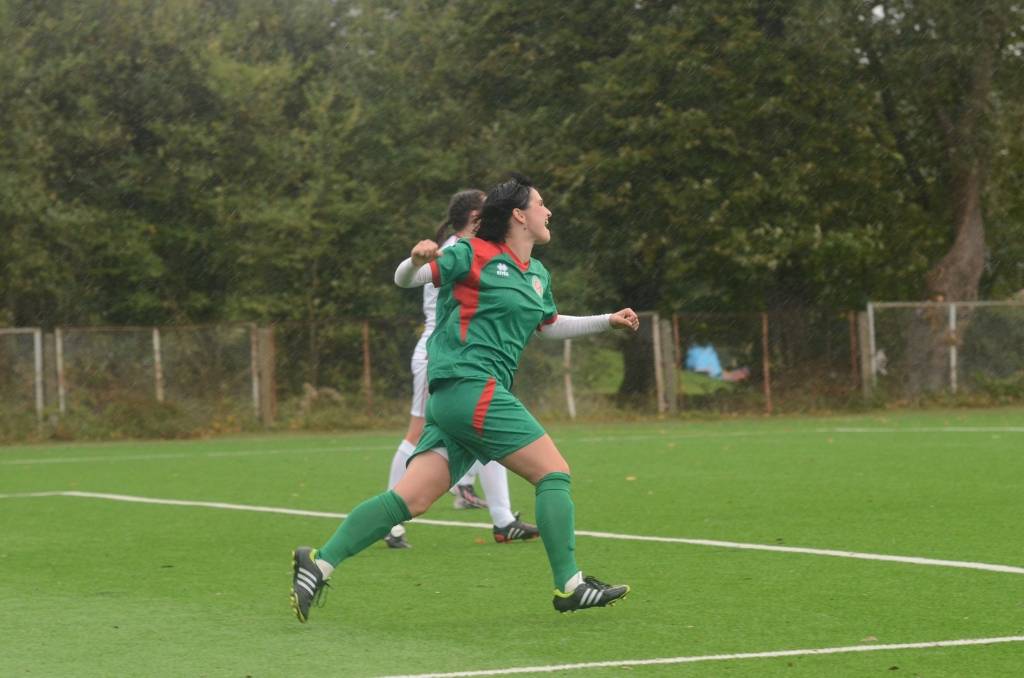 FOTO: "Liepājas/LSSS" futbolistes izcīna sudraba medaļas