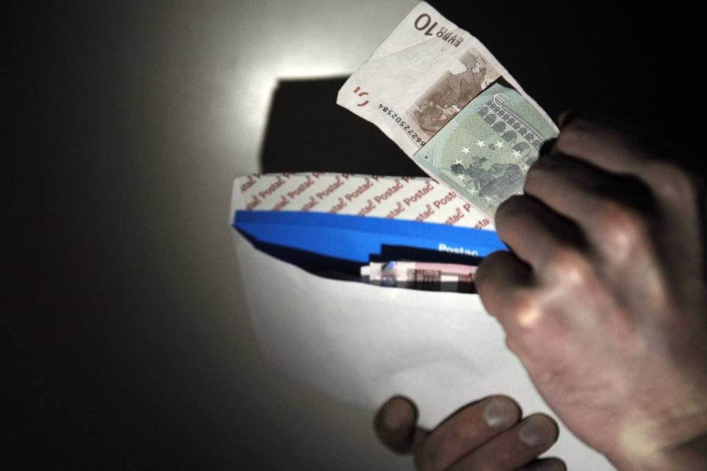 papildināts (10:59) - Lūdz sākt kriminālvajāšanu pret Vaškeviču par liecinieka iespaidošanu un 3 miljonu eiro kukuli