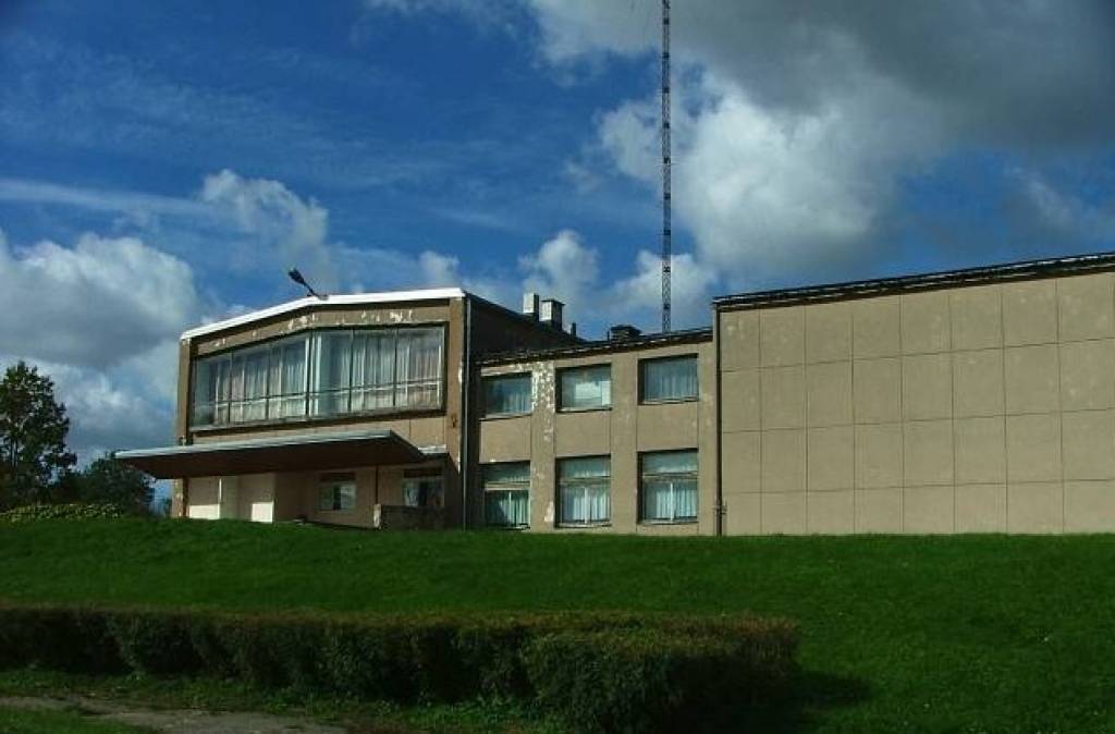 Bīstamības dēļ slēgs Saldus kultūras centra ēku