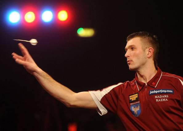 Razma ar salauztu šautriņu izcīna devīto vietu turnīrā "BDO British Open 2014"