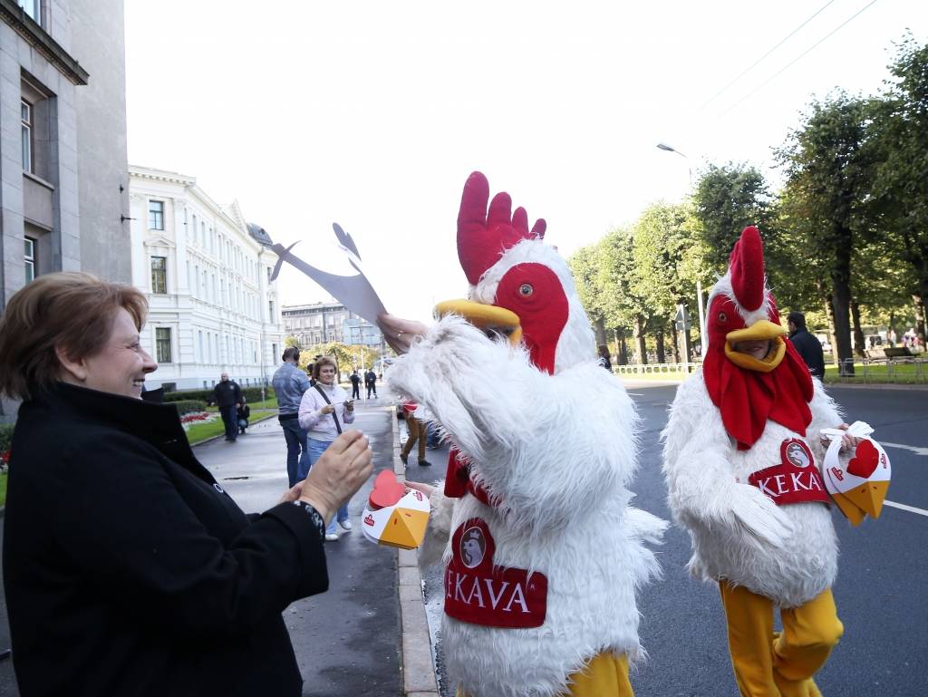 Latvijas labumu parāde pulcē vairākus simtus dalībnieku