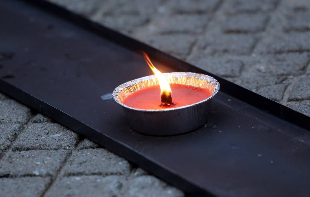 Vecpiebalgas novadā apgāžas auto un iet bojā bērns