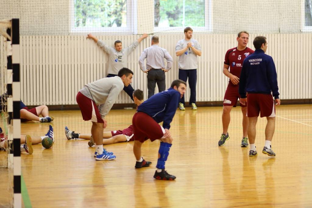FOTO: "Vaiņodes" handbolisti pret "Celtnieks"/LSPA izcīna pirmo panākumu jaunajā sezonā