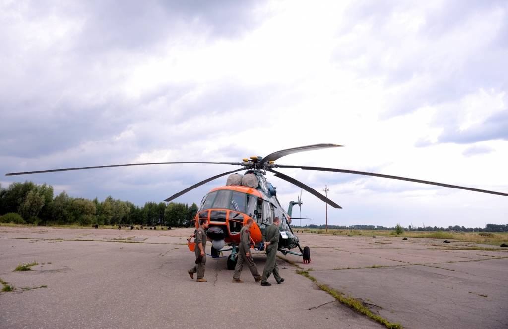 Armijas helikopteru iesaista Ķemeru nacionālajā parkā pazuduša cilvēka meklēšanā