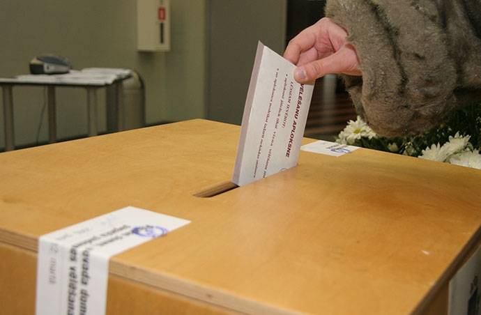 12.Saeimas vēlēšanās pirmajā dienā balsi glabāšanā nodevuši 6730 pilsoņi; Kurzemē - 573