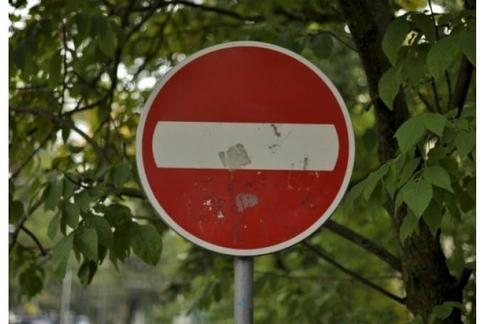 Slēgs satiksmi F. Brīvzemnieka un L. Paegles ielā Liepājā