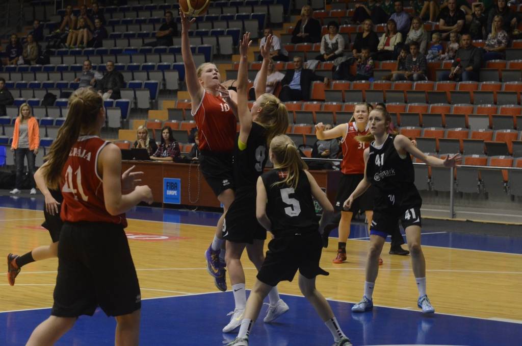 FOTO: "BS Liepāja" basketbolistes otrajā pagarinājumā pārspēj Dānijas vienaudzes