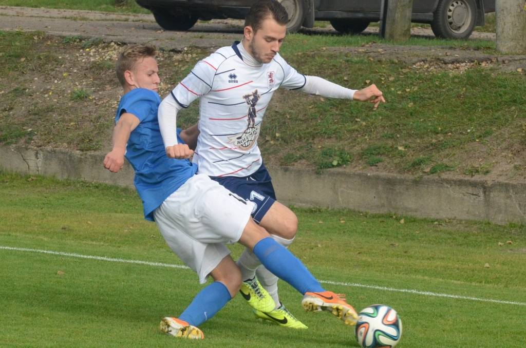 FOTO: "1625 Liepāja" svarīgā mačā par medaļām uzvar Rīgas Futbola skolu