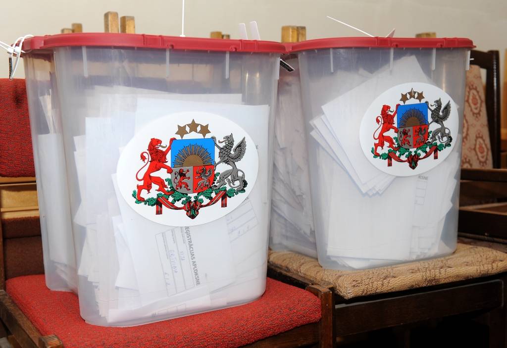 Exit poll dati: Uzvaru izrauj Vienotība, par dažiem procentiem apsteidzot Saskaņu