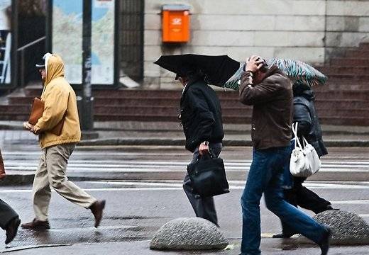Otrdien gaidāmas spēcīgas vēja brāzmas
