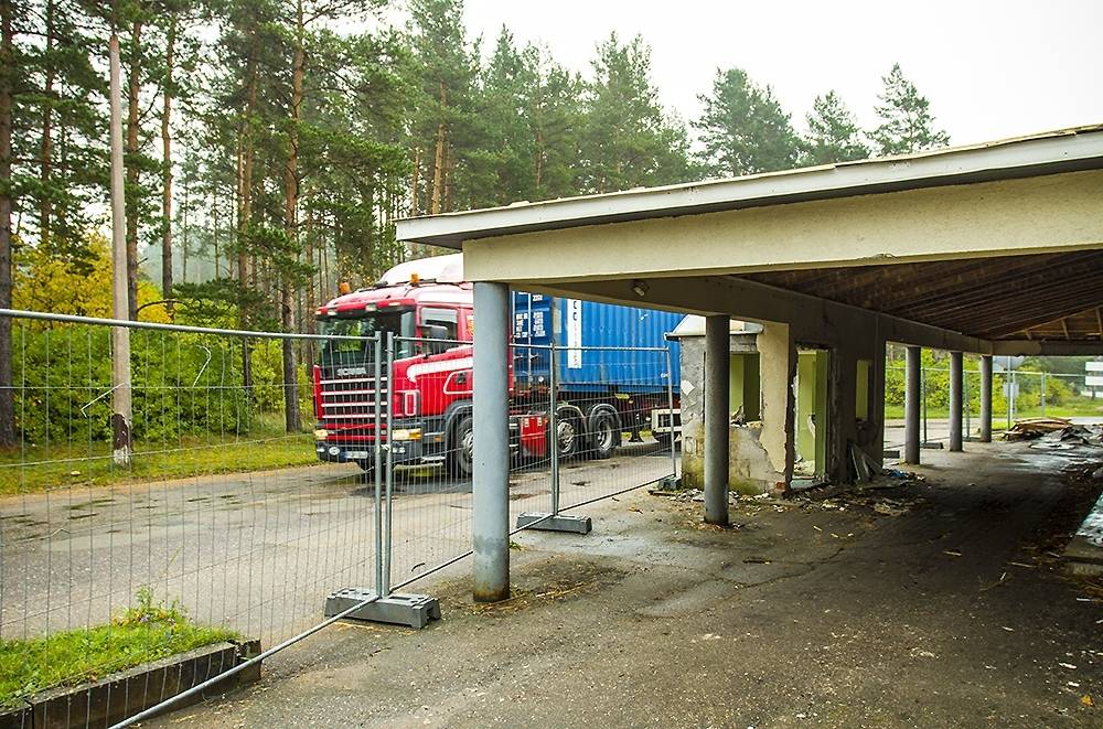 Sākusies bijušā Rucavas muitas punkta būvju demontāža