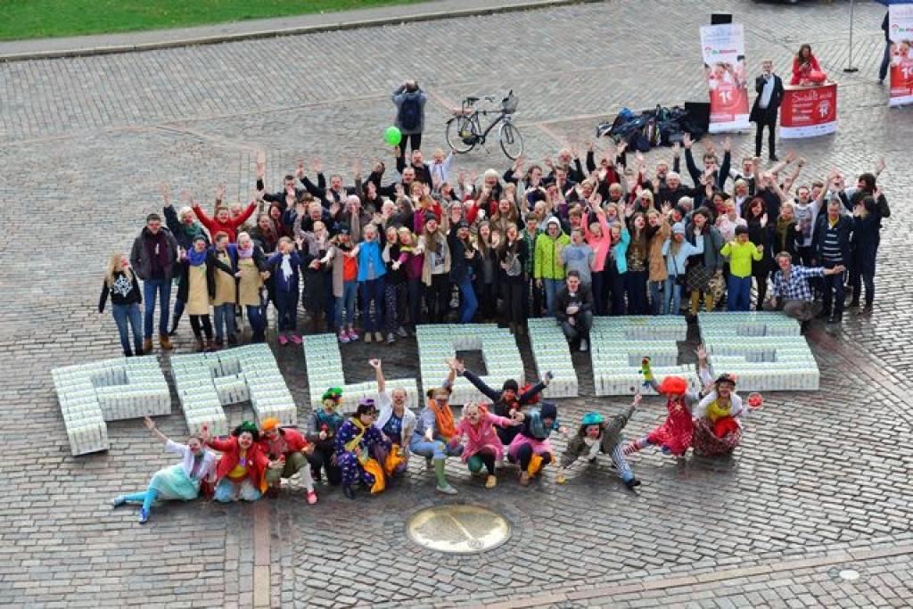 FOTO: Doma laukumā tapusi sarkano klauna degunu kopbilde
