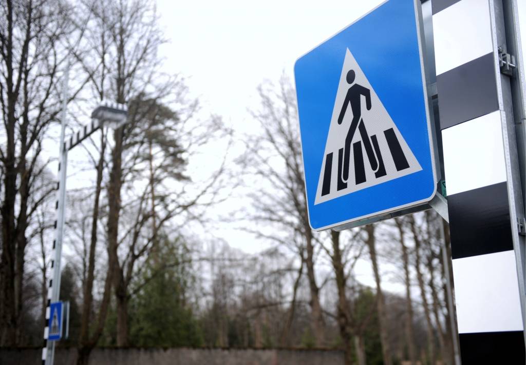 Vairākos negadījumos notriec gājējus, divi cilvēki miruši notikuma vietā