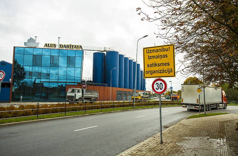 FOTO: Rekonstrukcijas darbi Ganību ielā