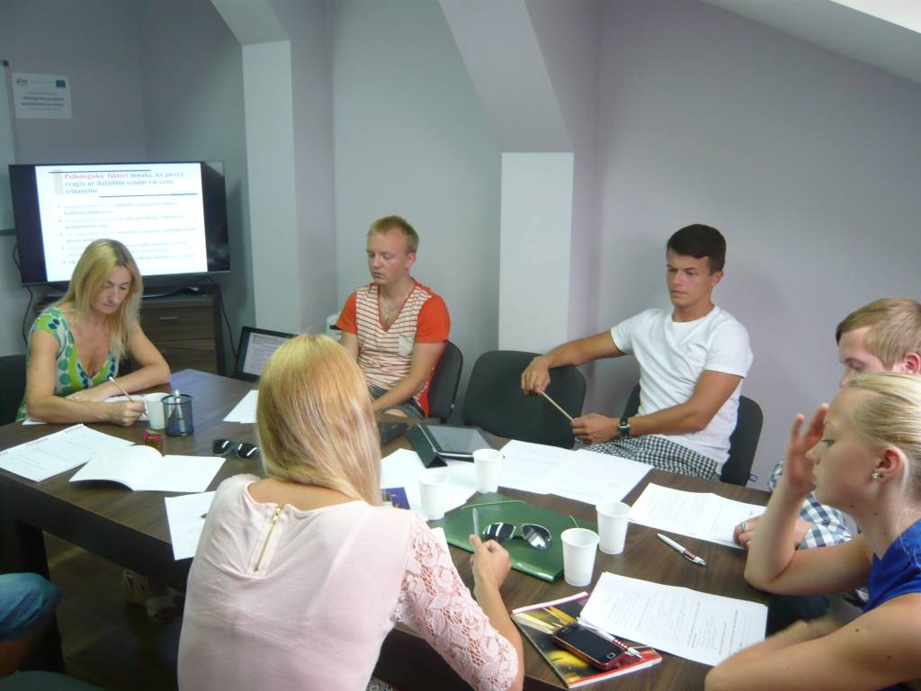 Jaunieši īsteno uzņēmējdarbības projektu