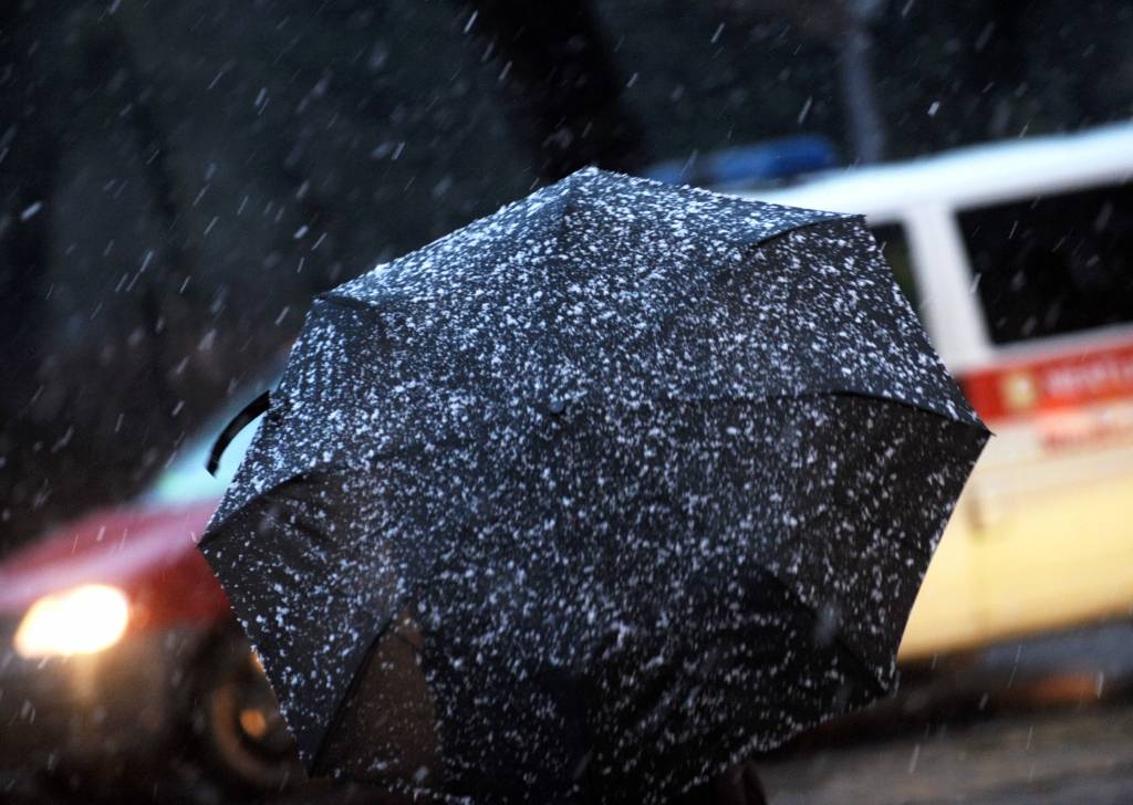 Sinoptiķi sola nokrišņiem bagātu nākamo nedēļu un temperatūras kontrastus