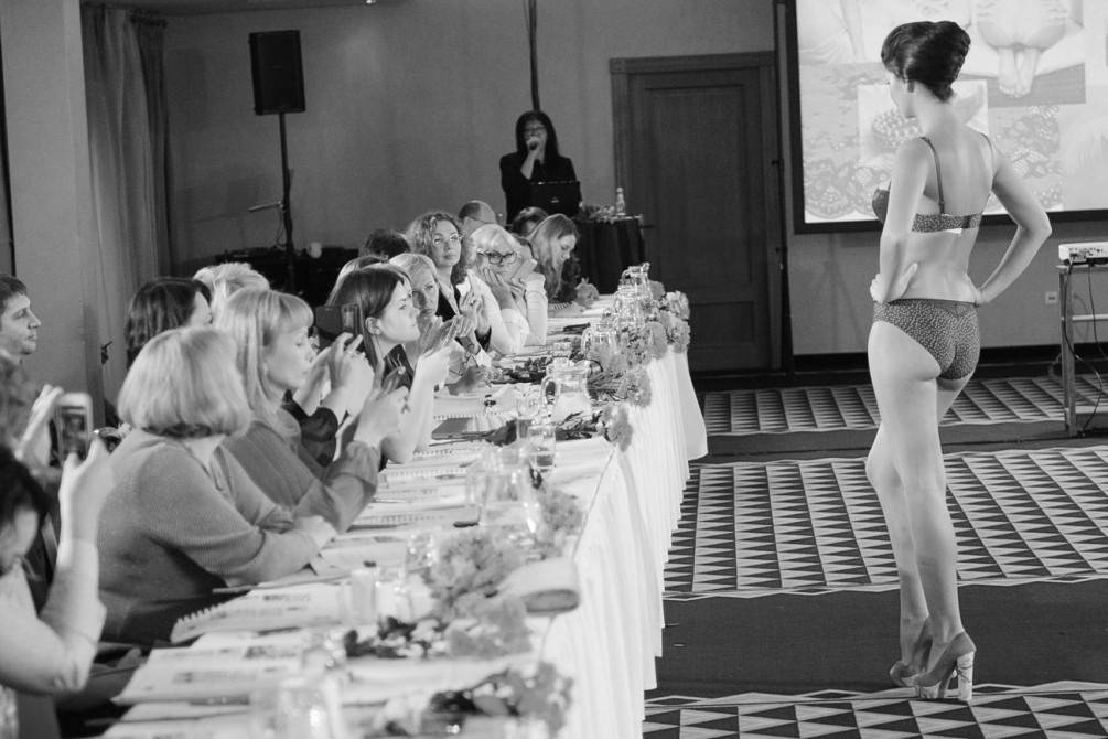 "Lauma Lingerie" ārvalstu iepircējiem prezentē 2015./2016. gada rudens-ziemas veļas kolekciju
