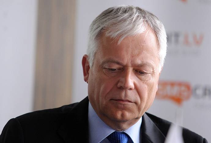 Sesks: Ministru algu palielināšana būtu divkosība