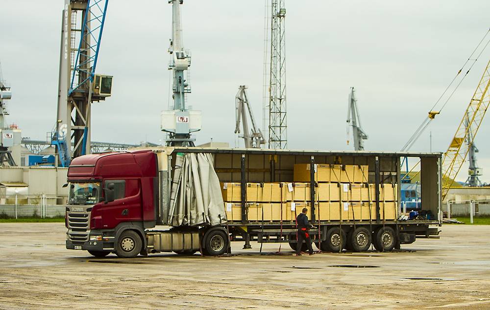 FOTO: Ostā pietauvojas "Stena Line" prāmis no Zviedrijas