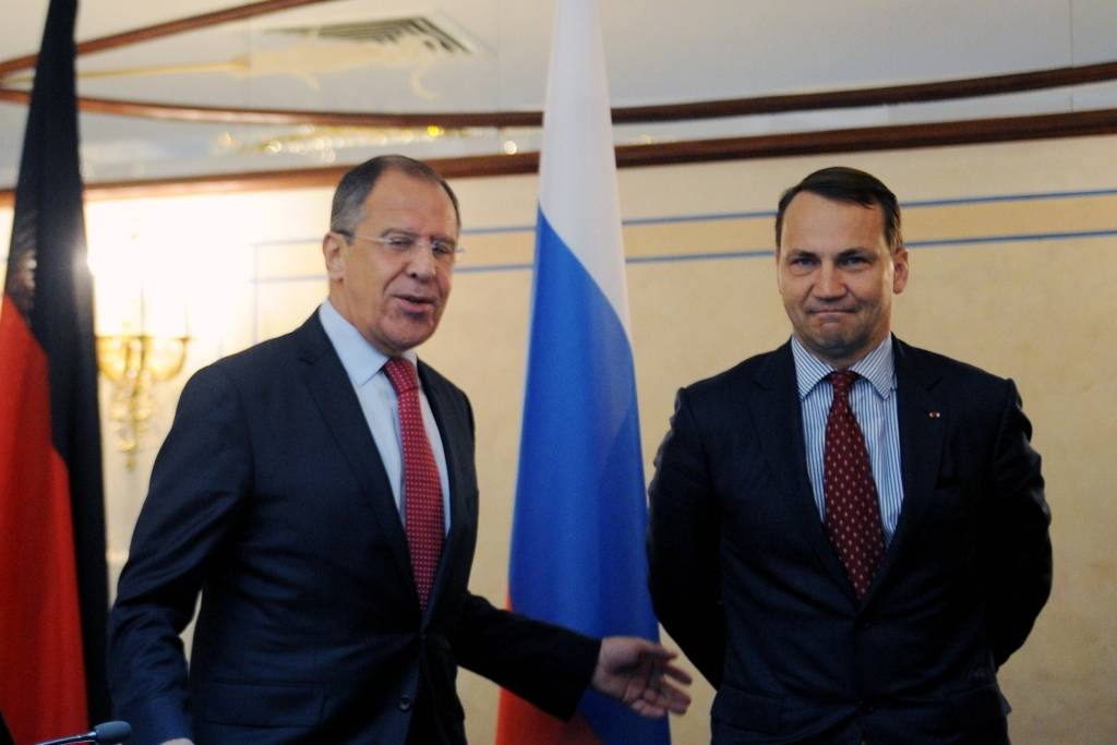 Sikorskis: Izteikumi par Ukrainas sadalīšanu ir "pārinterpretēti"