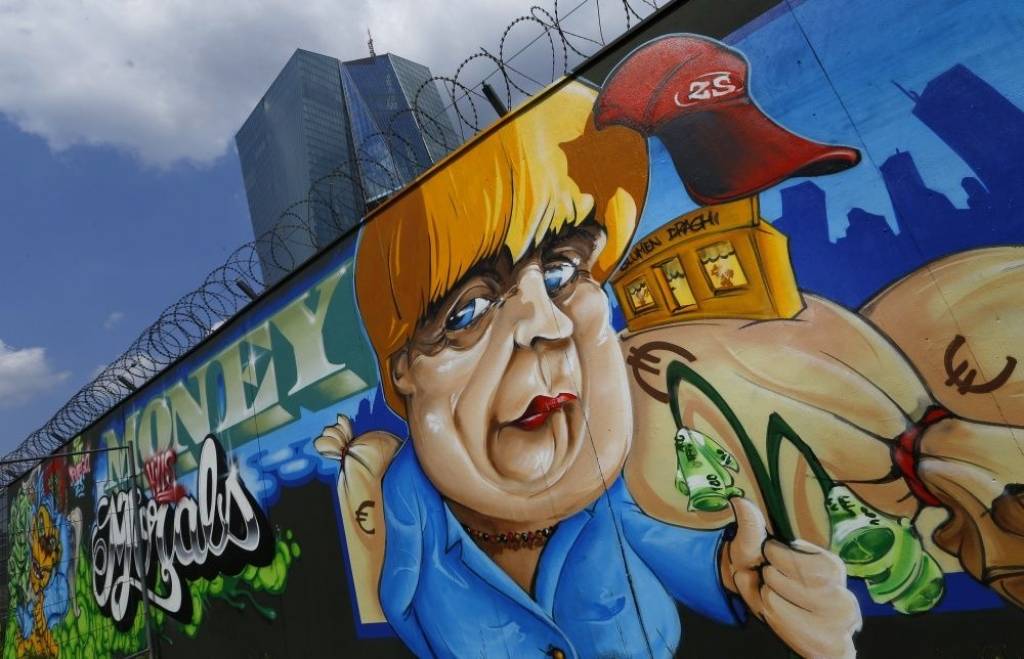 Investors: Centrālo banku atkarībā