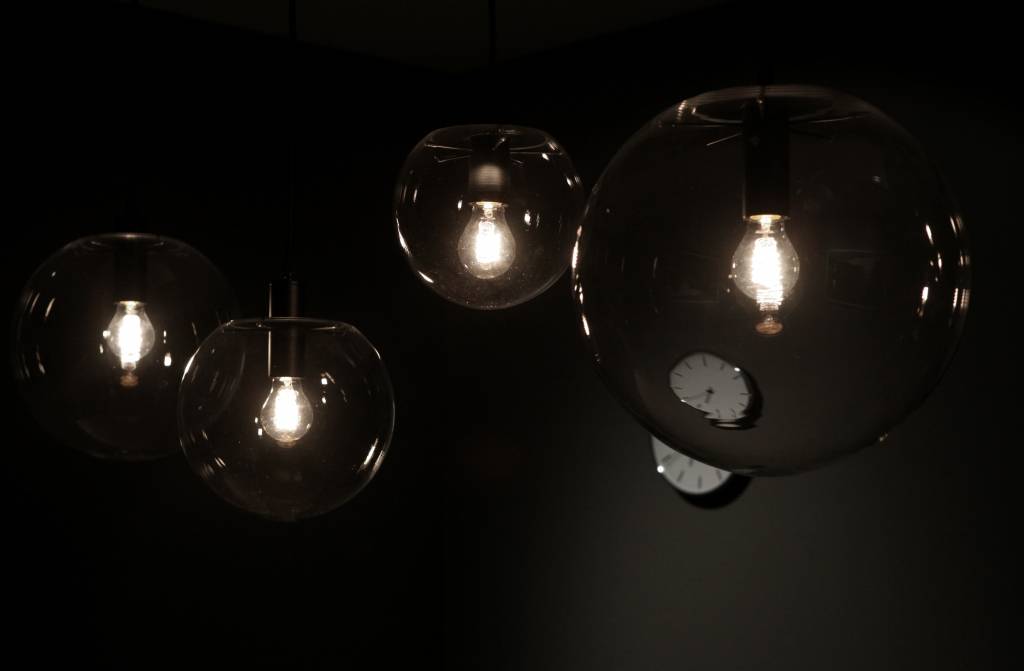 Elektroenerģiju mājsaimniecībām piedāvās trīs tirgotāji; cenas būtiski pieaugs