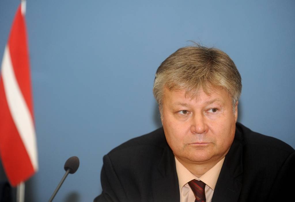 ĀM: Dolgova nezināšana jau kļūst apnicīgi smieklīga