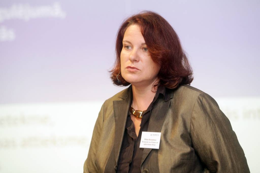 KNAB pamet seši darbinieki, arī Streļčenoka kritiķe Kurpniece