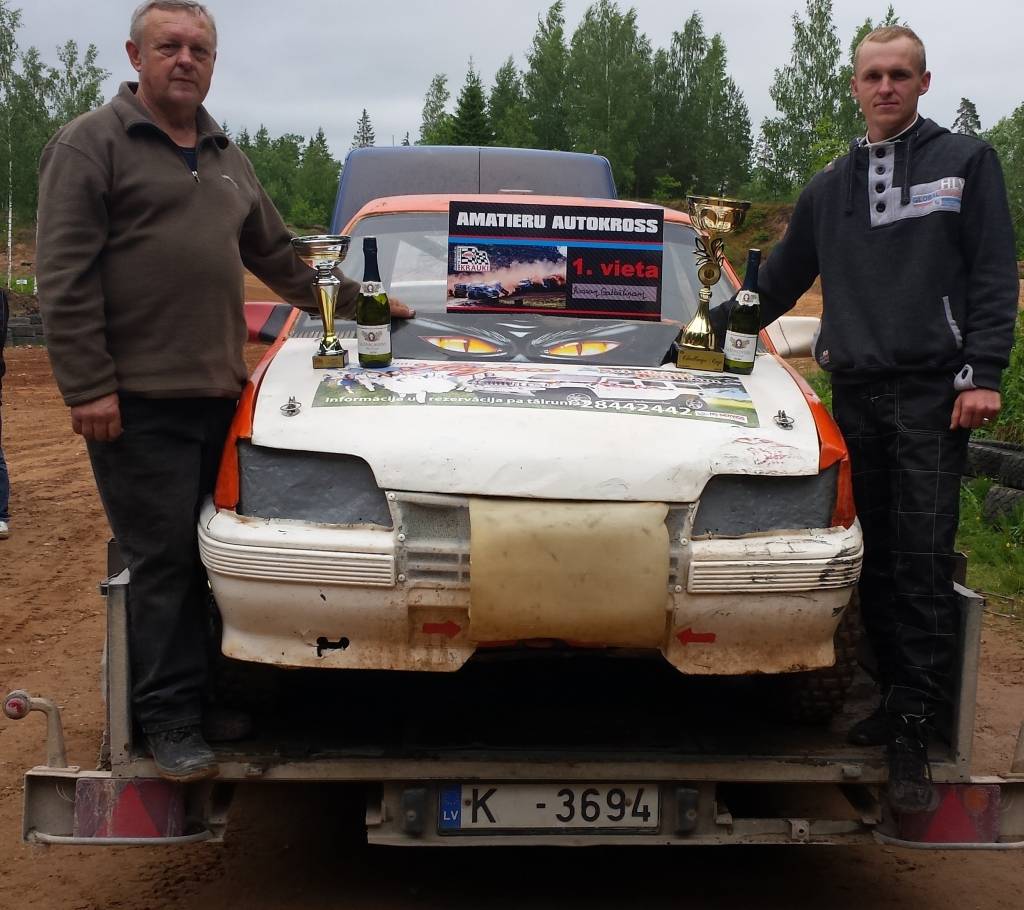Grobiņnieks Aivars Galbāliņš triumfē amatieru autokrosa čempionātā