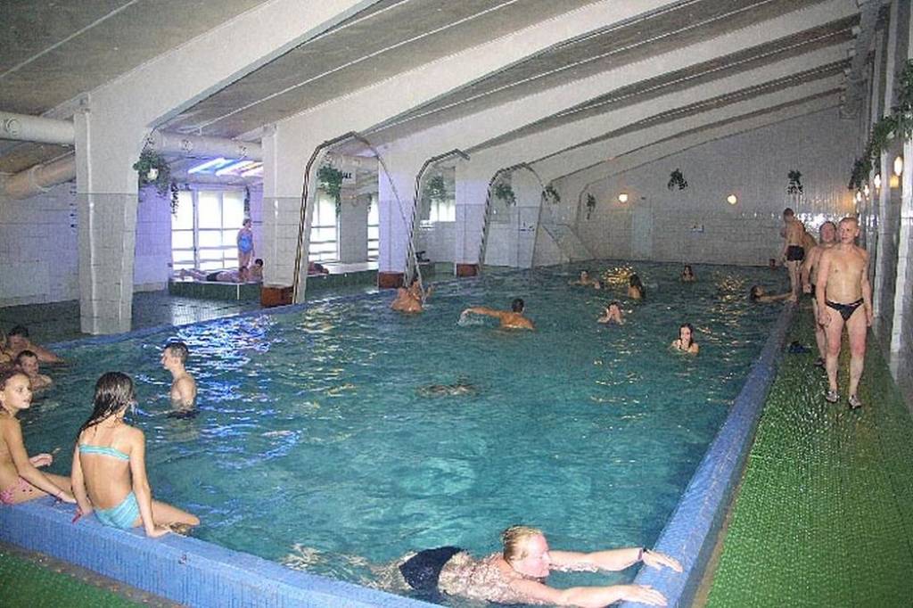 Nedrošas ēkas dēļ apturēta Akvalandes darbība