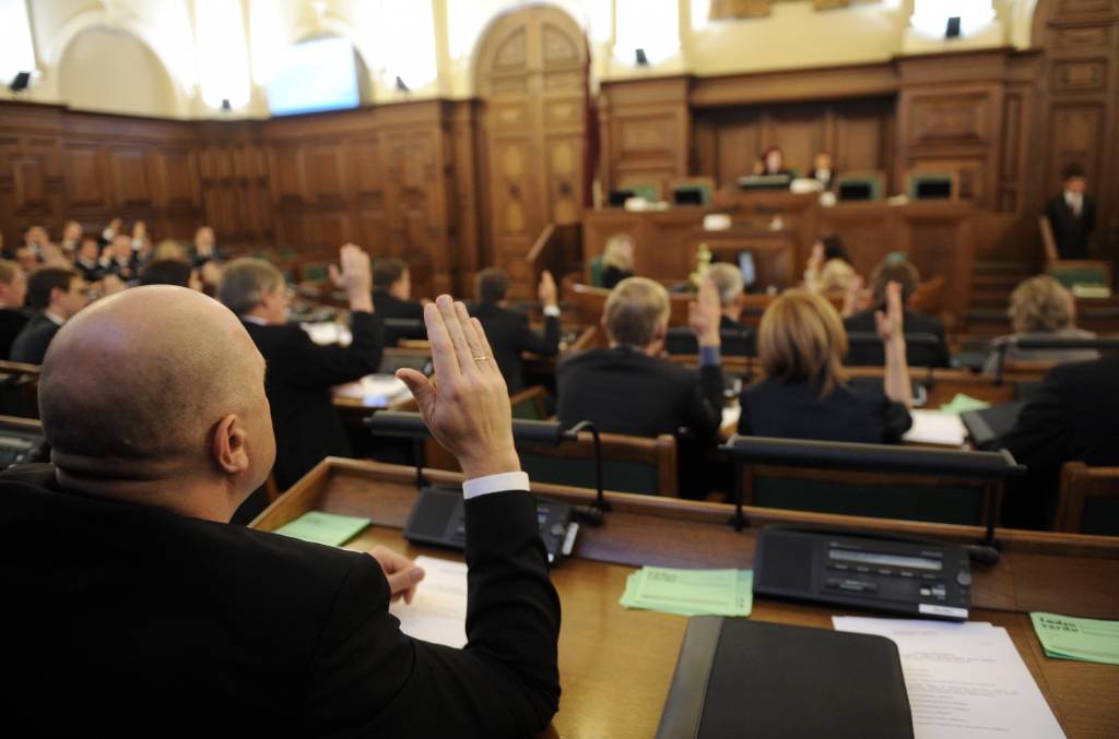 Varēs atlikt deputāta mandāta apstiprināšanu