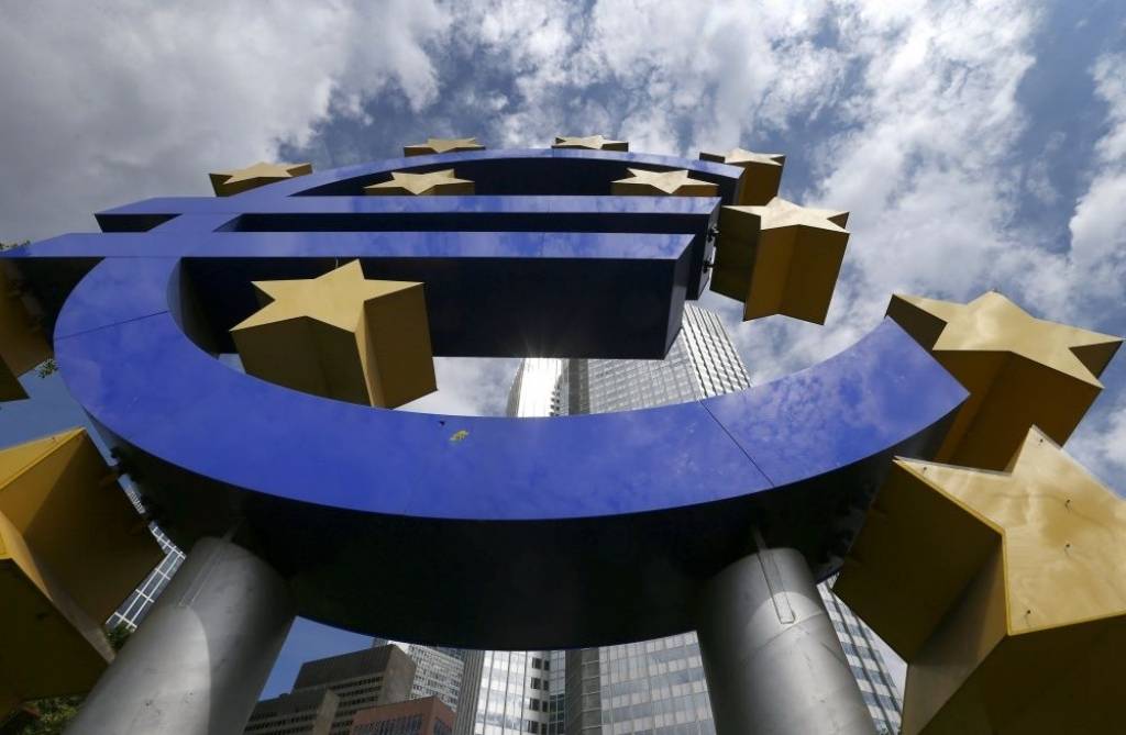 Papildināta - Eirozonas lielākās bankas, sākot ar šodienu, uzraudzīs Eiropas Centrālā banka