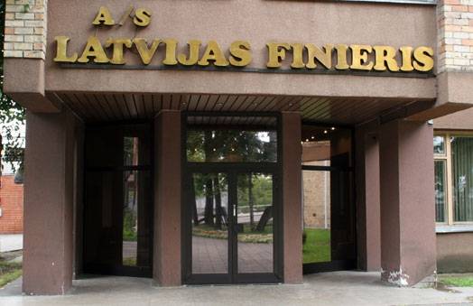 "Latvijas finieris" Kalvenē ražotni necels