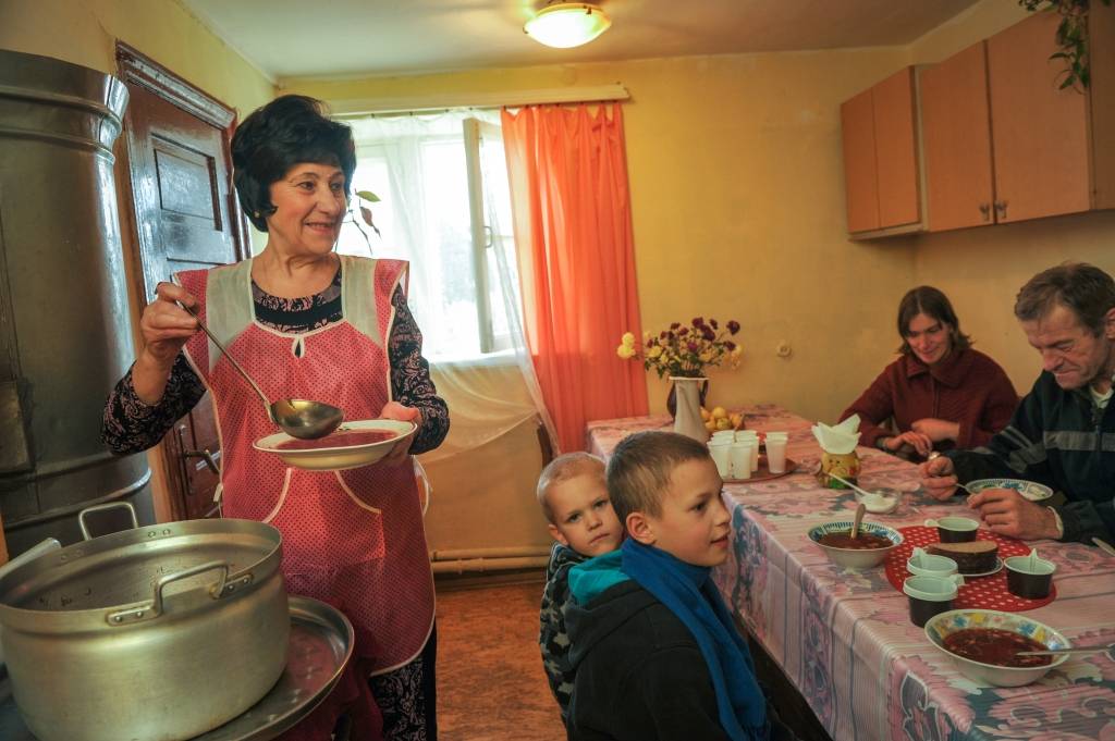 Latvijas lepnuma stāsts: No pensijas uztur zupas virtuvi trūcīgajiem
