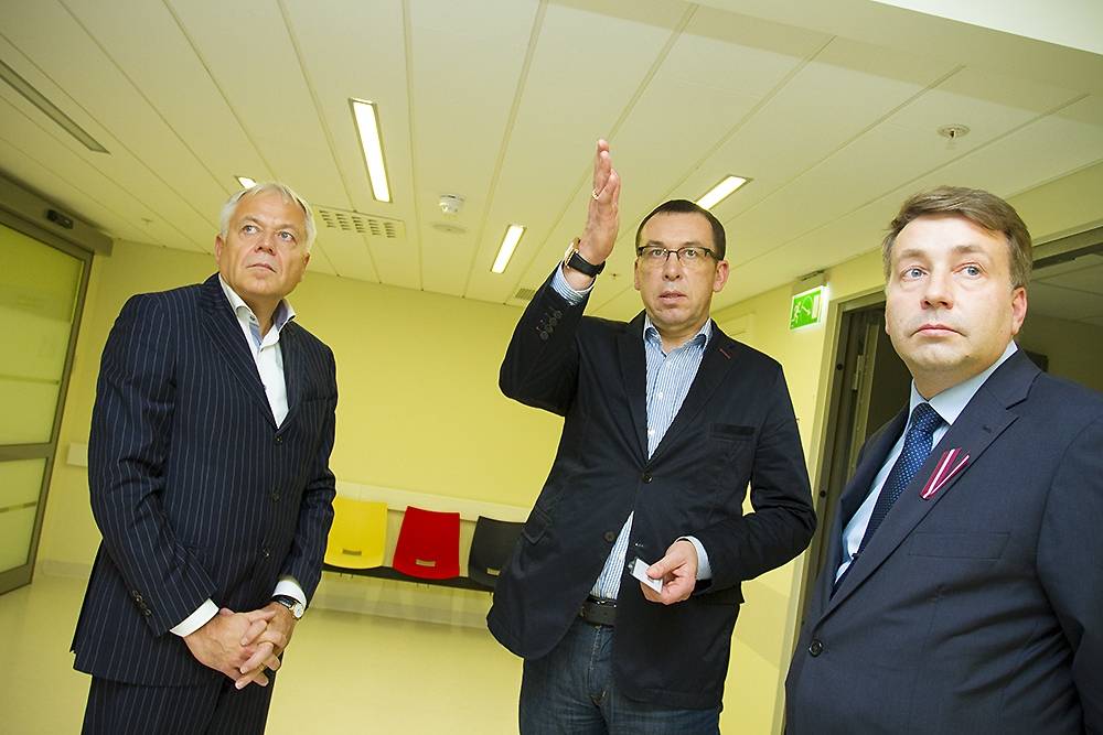 FOTO: Labklājības ministrs apmeklē Liepājas slimnīcu