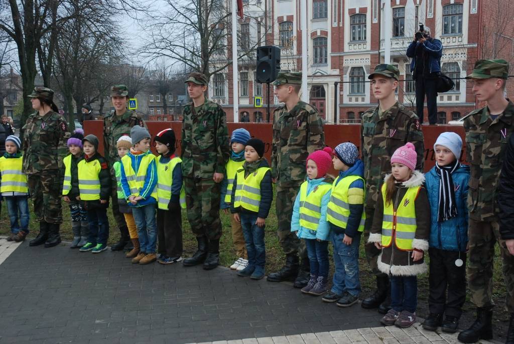 FOTO: Liepājā skolēnus izglīto par Brīvības cīņu nozīmi Latvijas vēsturē
