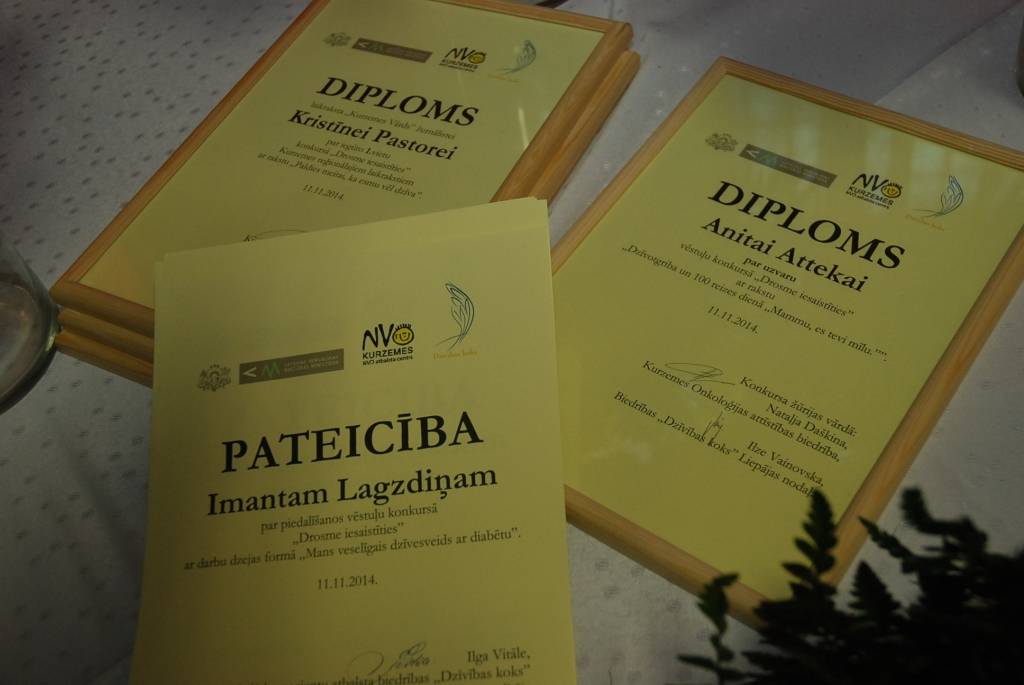 FOTO: Apbalvo vēstuļu konkursa "Drosme iesaistīties" laureātus