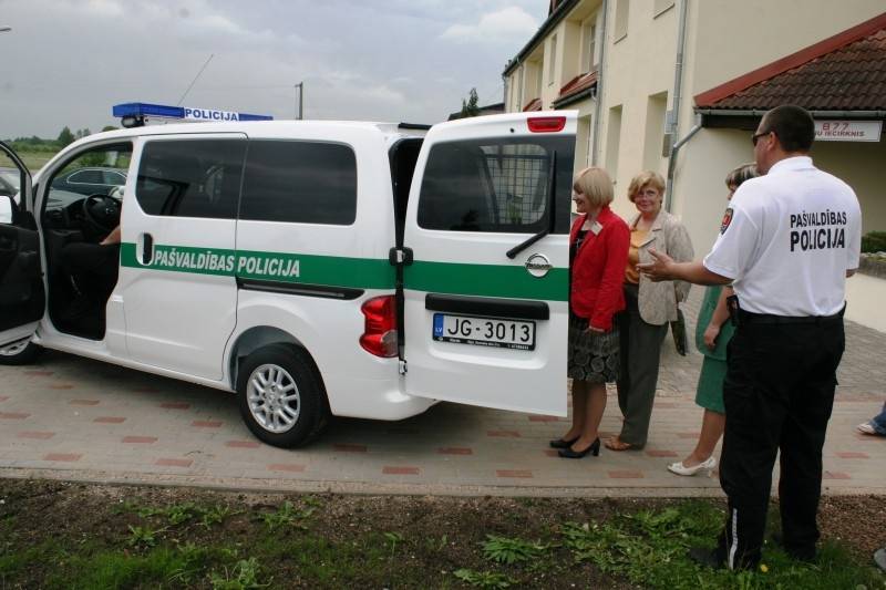 Liepājā izsludina iepirkumu par elektromobiļu pārbūvi aizturēto pārvadāšanai