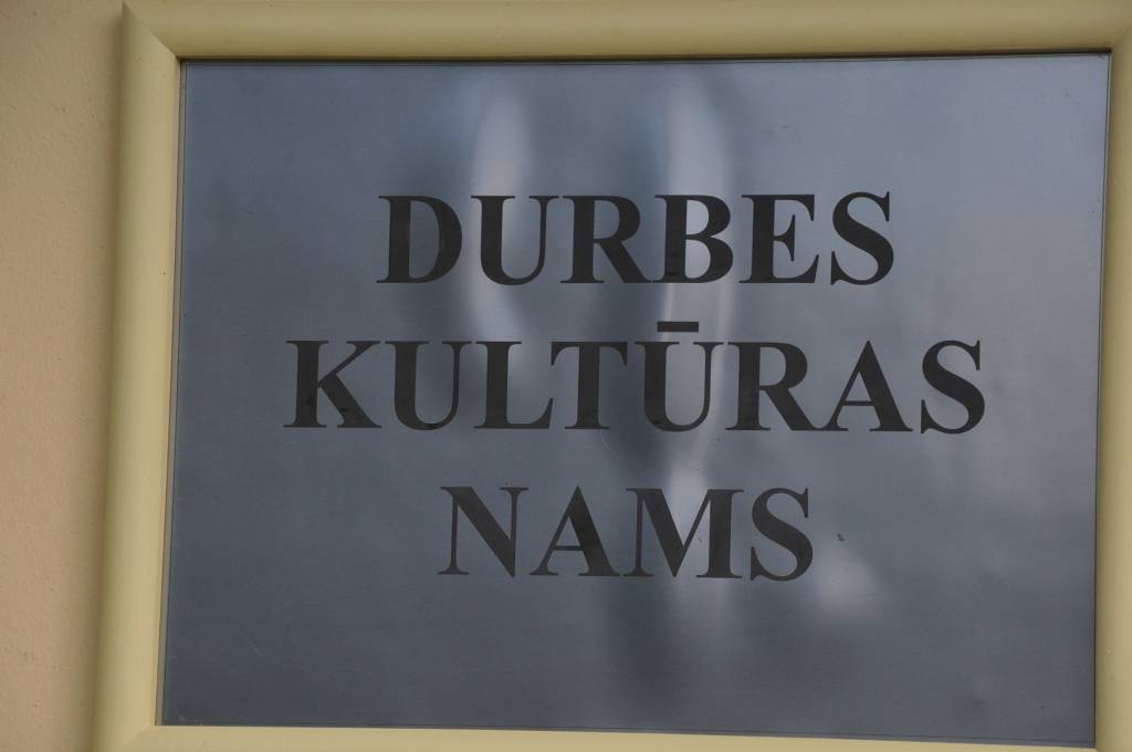 Durbes amatierteātris ielūdz uz izrādi "Trīs resnītes"