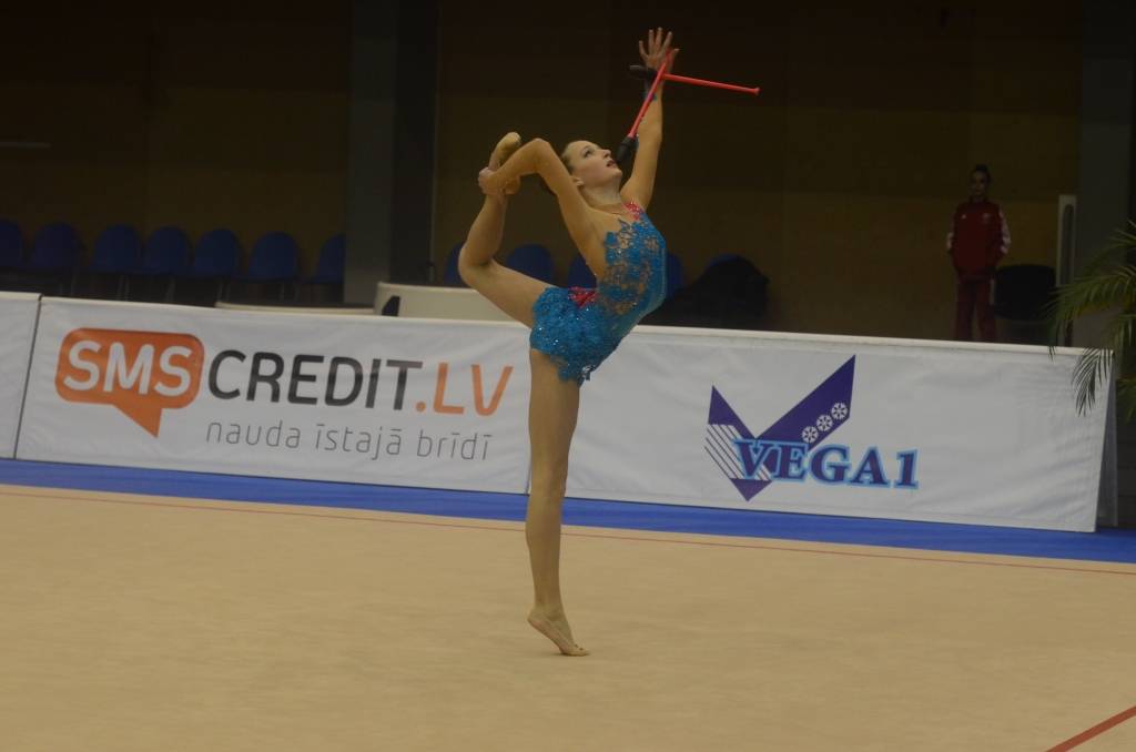 FOTO: Liepājā par Latvijas čempionāta medaļām cīnās labākās mākslas vingrotājas