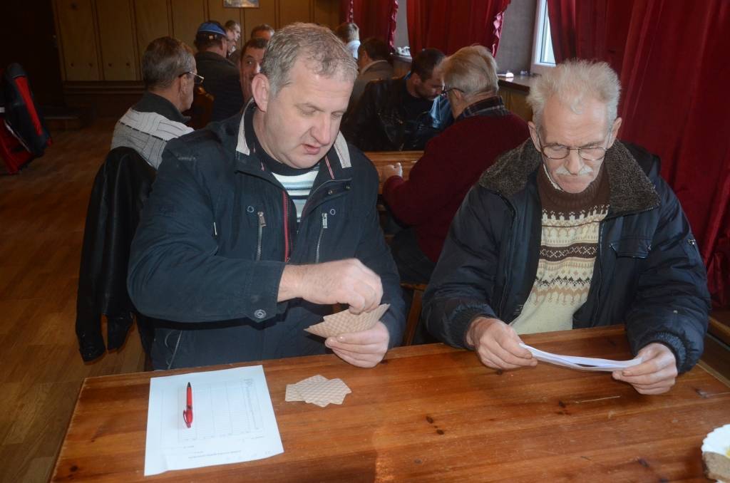 FOTO: Grobiņā cīnās par Lejaskurzemes novadu čempiona titulu zolītē