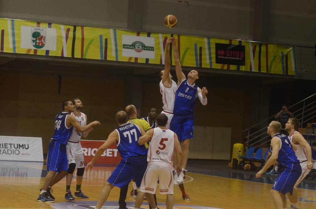 FOTO: "Liepāja/Triobet" pēdējā ceturtdaļā salauž Maskavas "Dinamo" pretestību