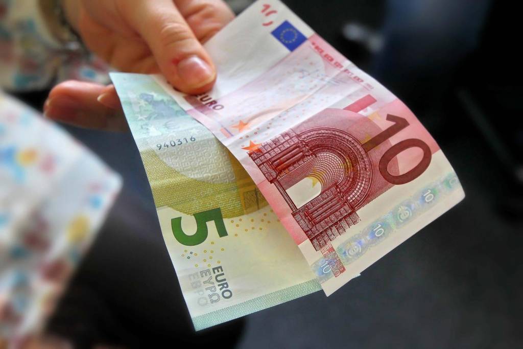 Liepājā sāks izmaksāt Ziemassvētku pabalstus
