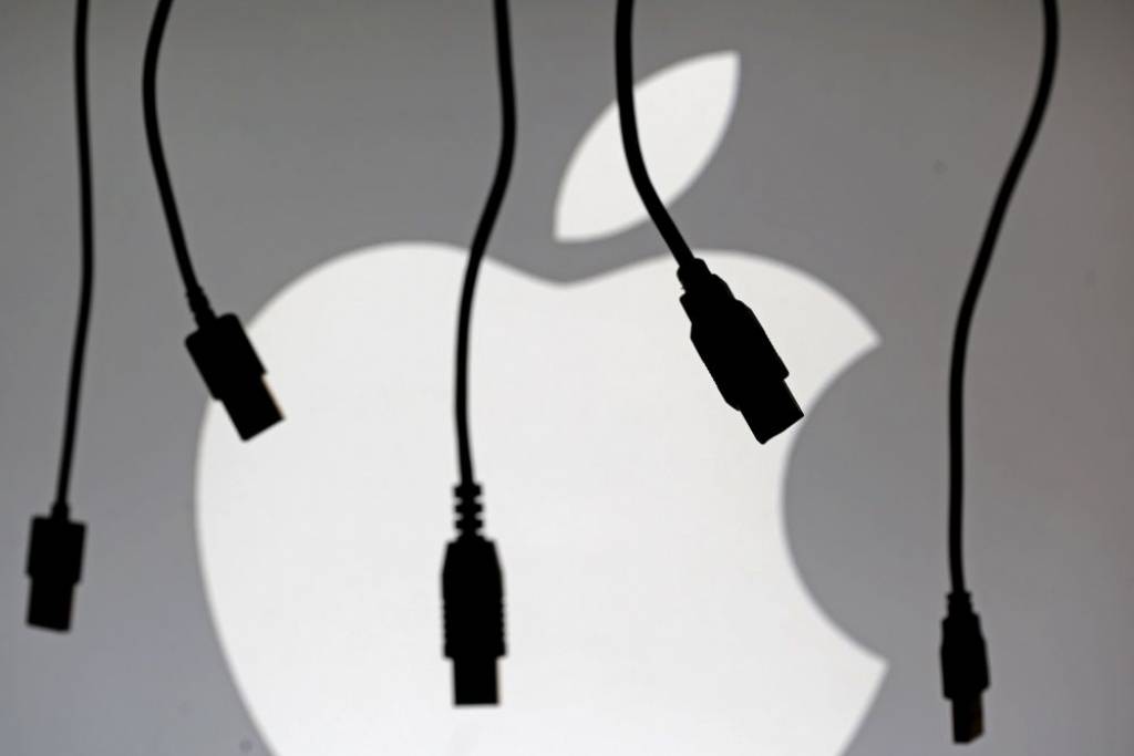 Apple tirgus vērtība pirmo reizi ASV vēsturē pārsniedz 700 miljardus dolāru