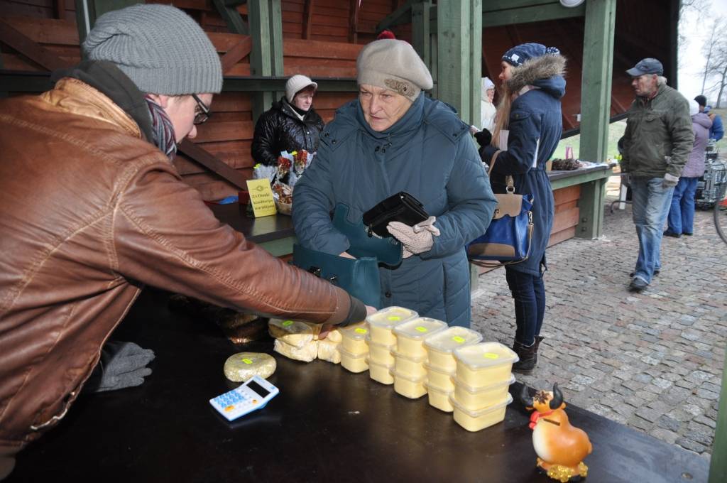 FOTO: Grobiņā Adventes laiku gaida ar sajūtu darbnīcām