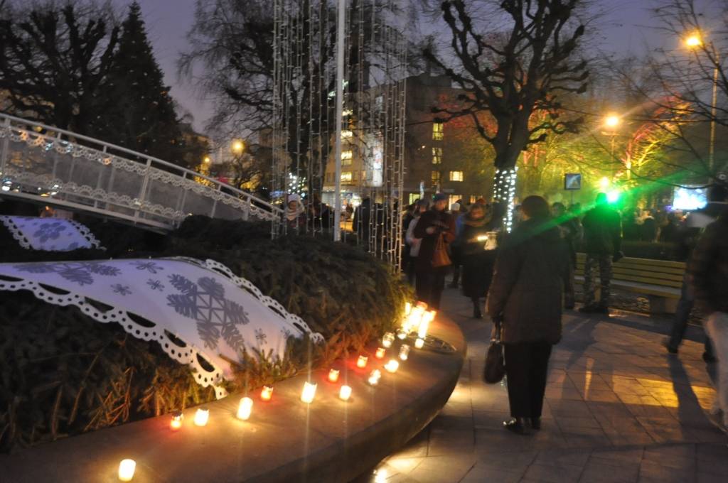 FOTO: Atzīmē Adventes laika sākumu
