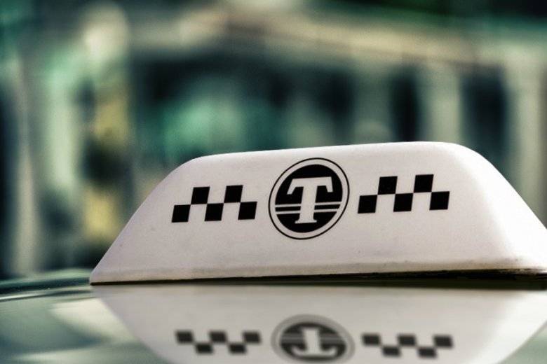 Liepājā jaunieši uzbrūk taksometra šoferim