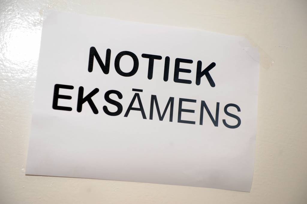 ES prezidentūra iejaucas centralizēto eksāmenu grafikā